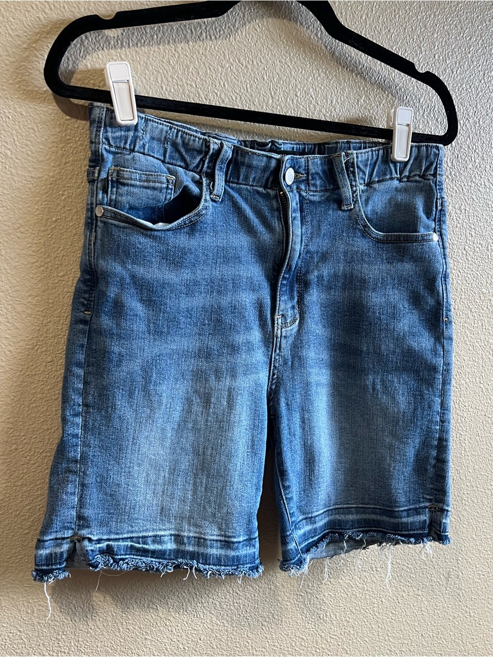 Judy Blue Medium Blue Raw Hem Denim  Burmuda Shorts size Large casual